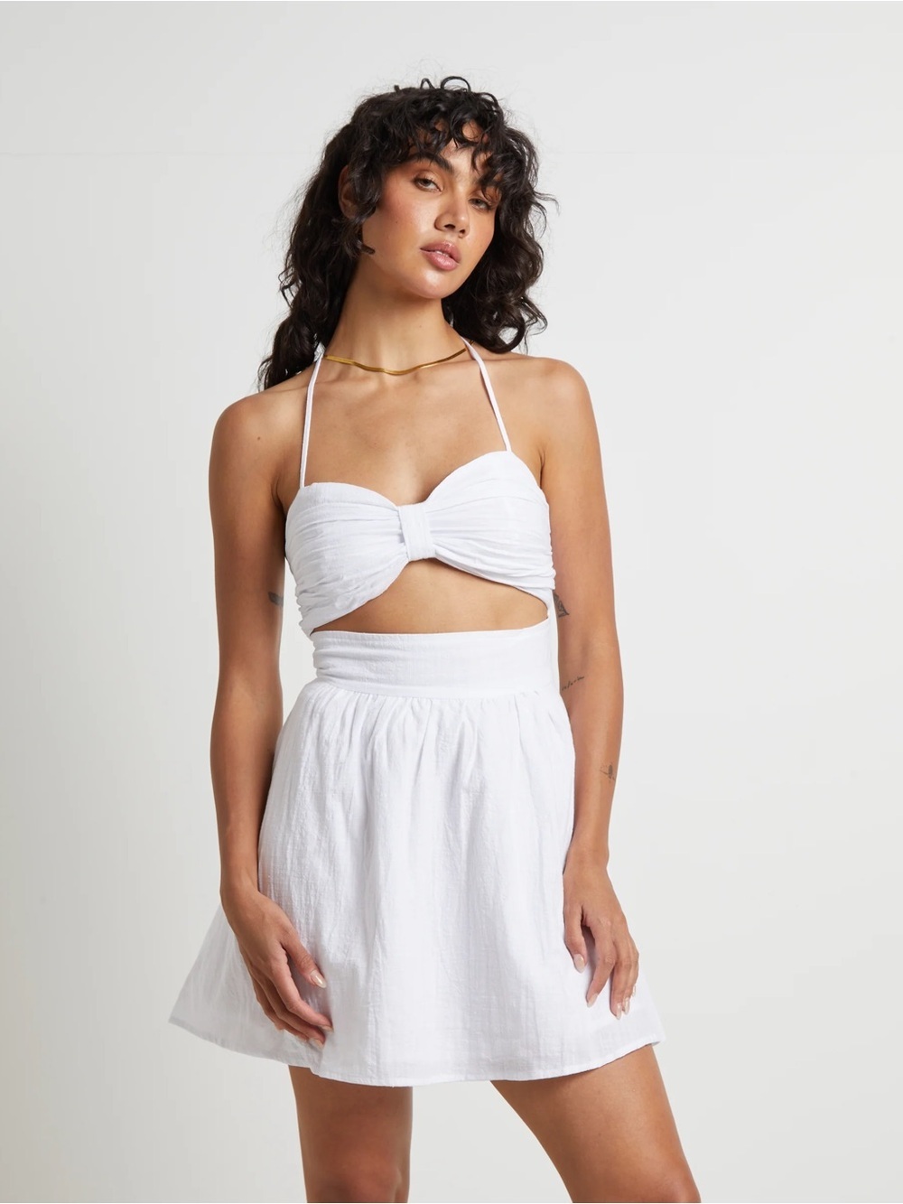 High-Waist White Mini Skirt - Breathable Gathered Style